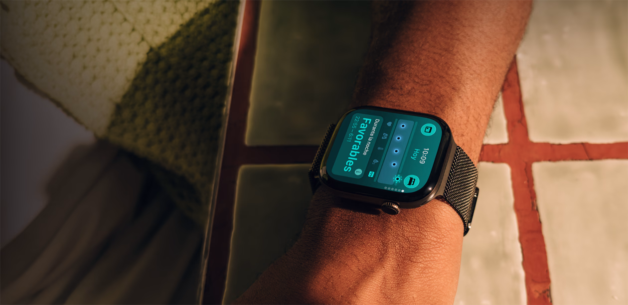 Una persona consulta sus Signos Vitales Diurnos en un Apple Watch Series 12