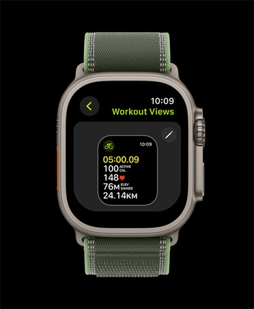 Apple Watch Ultra 3, přírodní barva, titanové pouzdro, zobrazení cvičení, řemínek, modrý / jasně modrý Trailový tah