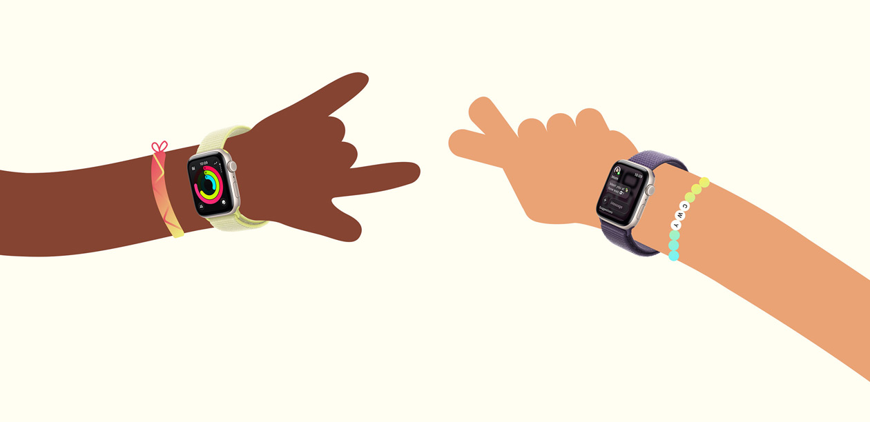 Gros plan d’une enfant portant un sac à dos et utilisant une Apple Watch.