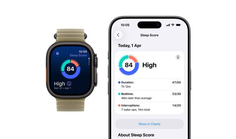 Apple Watch Ultra 4,黑色鈦金屬錶殼,配搭半透明海帶色 (淡啡綠色) 海洋錶帶,已配對的 iPhone 上開啟了詳盡睡眠分析,螢幕顯示睡眠分數圓圈圖表及評分