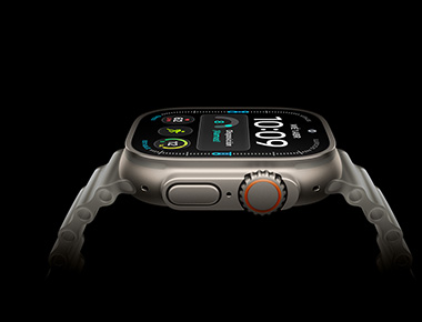 Apple Watch Ultra 4, caja de titanio, color plata, pantalla de hora digital, datos de salud y fitness, botón lateral Digital Crown naranja