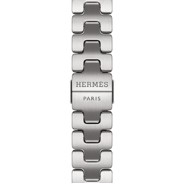 Apple Watch Hermès Series 12 Grand H Fin band detail, satiné color, Hermès logo engraved on buckle