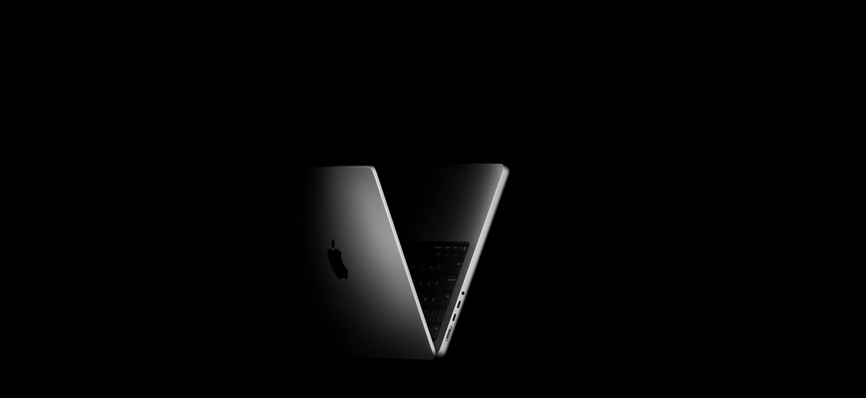 MacBook Pro avattuna V-kirjaimen muotoon, mikä viittaa M5-siruperheeseen