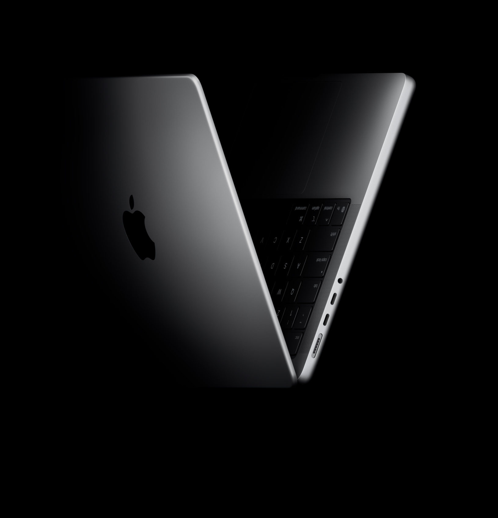 MacBook Pro positionné en forme de V, en référence à la famille des puces M5